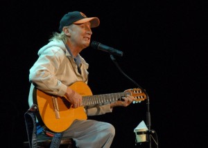 Mit seiner Fähigkeit, Massen zum Mitmachen zu animieren, sorgte Otto auch bei seinem Auftritt in der Arena für Bierzeltstimmung. Foto: Christian Jöricke