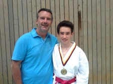 Philipp mit Vater Uwe Nathem (1. Dan). Foto: privat