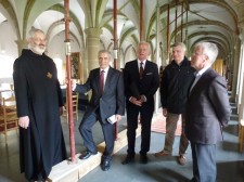 Abt Ignatius, Remigius Kühnen, Bernd Gilga, Karl Feils, Helmut Schröer im Dormitorium. Foto: Hilde Greichgauer