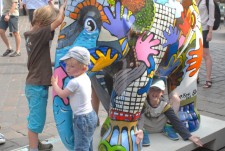 Bei Kindern sehr beliebt: die Exponate der "Elephant Parade" in Trier. Foto: Christian Jöricke
