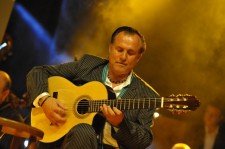 Mike Reinhardt gilt als einer der besten und schnellsten Jazz-Gitarristen. Foto: Promo