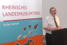 Dr. Karl-Josef Gilles verfasste das Buch "Der römische Goldschatz aus der Feldstraße in Trier", das jetzt erschienen ist. Foto: Christian Jöricke