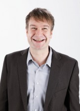 Vor Publikum anstatt vor Schülern: Der Kabarettist Volker Weininger kommt am Freitag in die Tufa. Foto: Promo