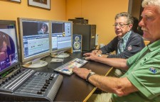 Wolfgang Raab und Bernd Konz bei der Arbeit am Schnittplatz. Foto: Wolfgang Raab