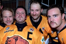 "Olibas" für einen guten Zweck. Spieler der Eifel-Mosel-Bären ließen sich für "Movember" einen Bart wachsen. Foto: Hans Krämer/Trierischer Volksfreund