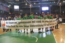 Gruß und Dank an die Fans: Vielleicht eines der wortreichsten Banner der Basketball-Bundesliga-Geschichte. Foto: Thewalt