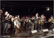 Der im Herbst verstorbene Walter Liederschmitt mit Liedermacherkollegen. Foto: Ju?rgen Tribull