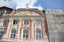 Nach zweijähriger Sanierung wird die Südfassade des Kurfürstlichen Palais bald wieder gerüstfrei sein. Foto: ADD