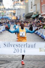 Moses Kipsiro feierte bei seinem fünften Start in Trier seinen fünften Triumph. Foto: Silvesterlauf Trier